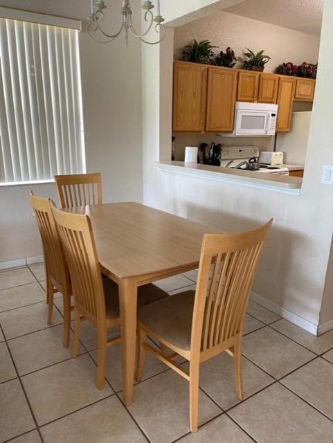 Four-Bedroom Townhome Davenport Bagian luar foto