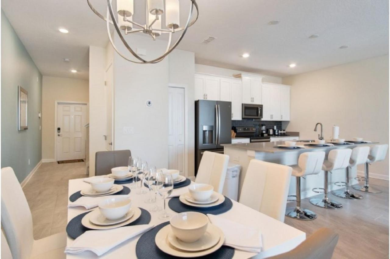 Four-Bedroom Townhome Davenport Bagian luar foto
