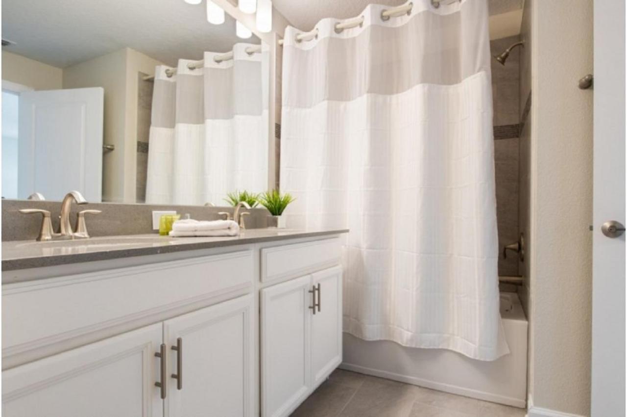 Four-Bedroom Townhome Davenport Bagian luar foto