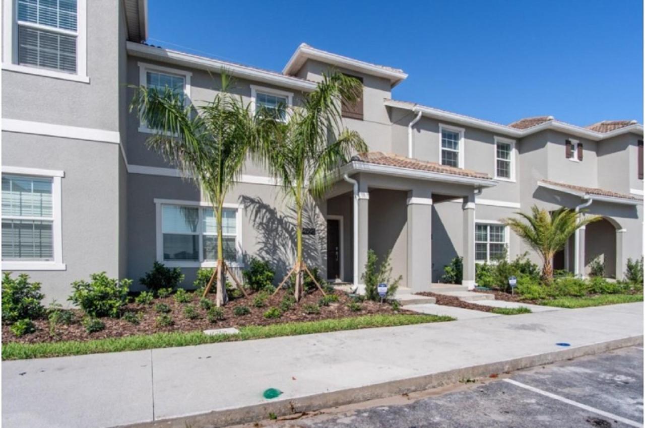 Four-Bedroom Townhome Davenport Bagian luar foto