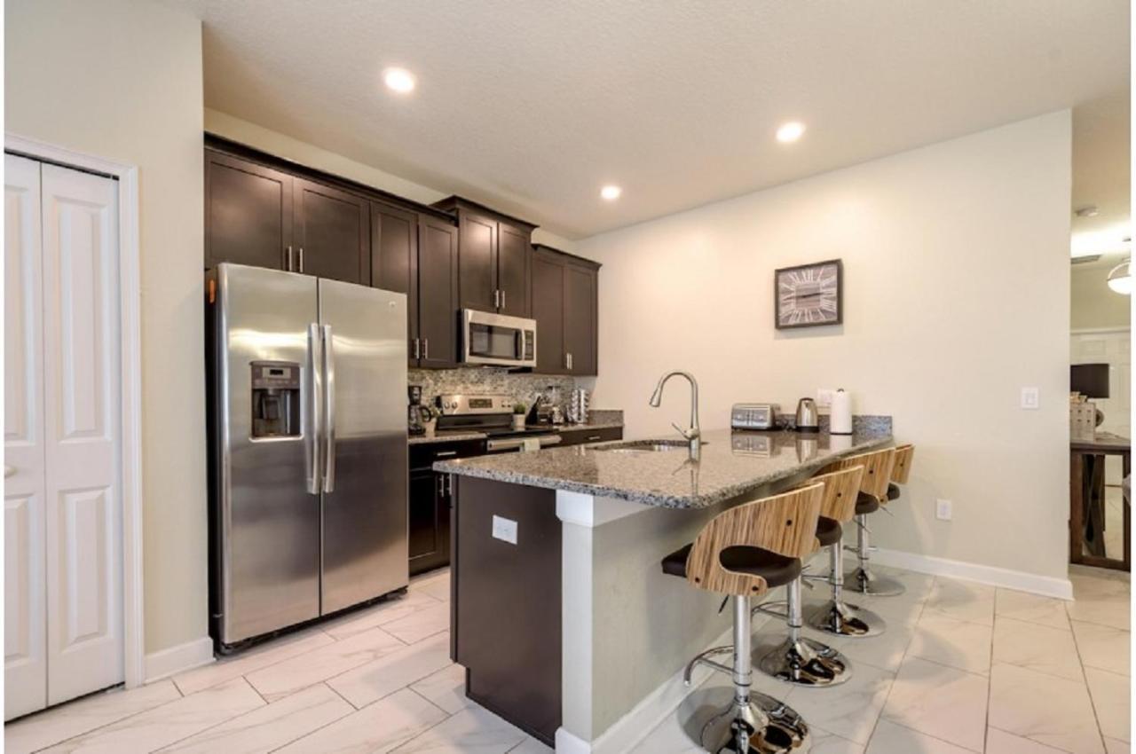 Four-Bedroom Townhome Davenport Bagian luar foto